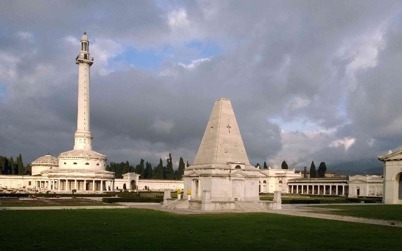 Faro e Piramide Vantiniano capitolium